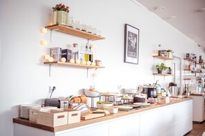 Daily continental breakfast for a fee - Hostel Café Koti (Rovaniemi)