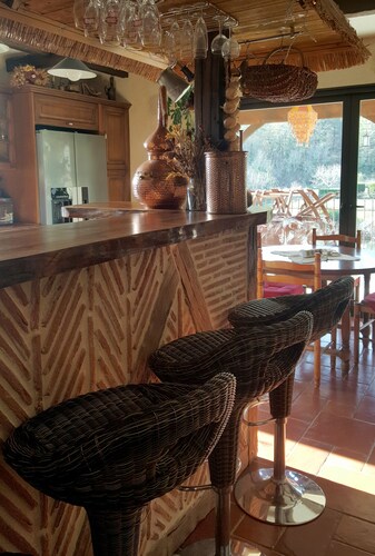 Country house with swimming pool close to tourist attractions