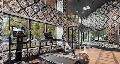 2BR Executive Apartment in Prime Location