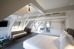 Artículos de tocador gratuitos, secador de pelo, batas, pantuflas