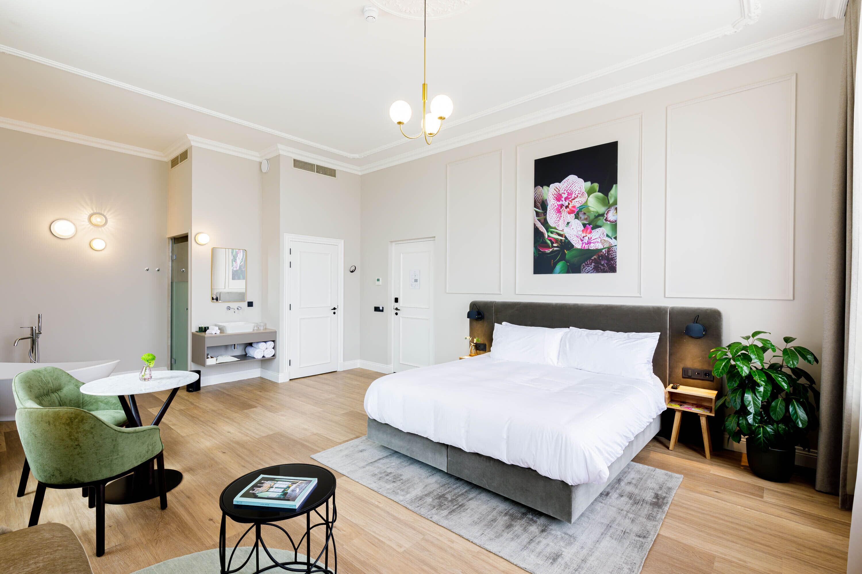 suite | 1 bedroom, minibar, in-room safe, individually decorated