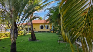 Quarto quádruplo família, acessível, vista para o jardim | Vista para o jardim