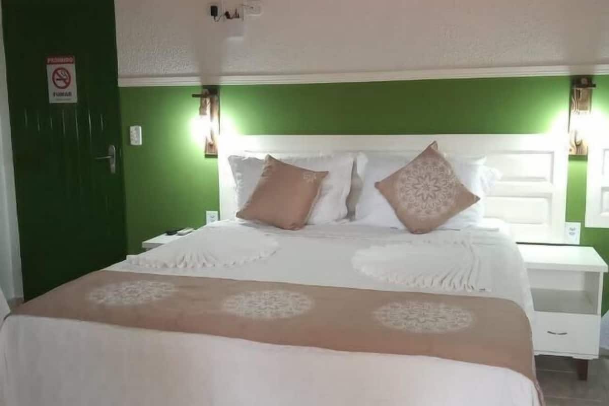 1 bedroom, pillow-top beds, minibar, in-room safe