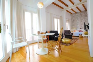 Studio, balkon | Dineerruimte