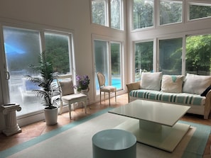 Smart TV, fireplace, stereo