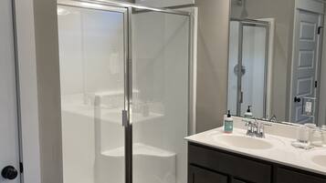 Combined shower/bathtub, hair dryer, towels, soap