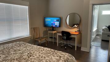 3 bedrooms, desk, iron/ironing board, free WiFi