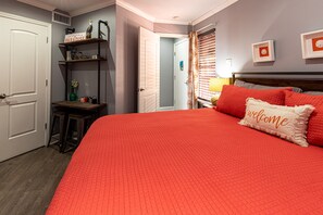 4 slaapkamers, een strijkplank/strijkijzer, reisbedje, gratis wifi