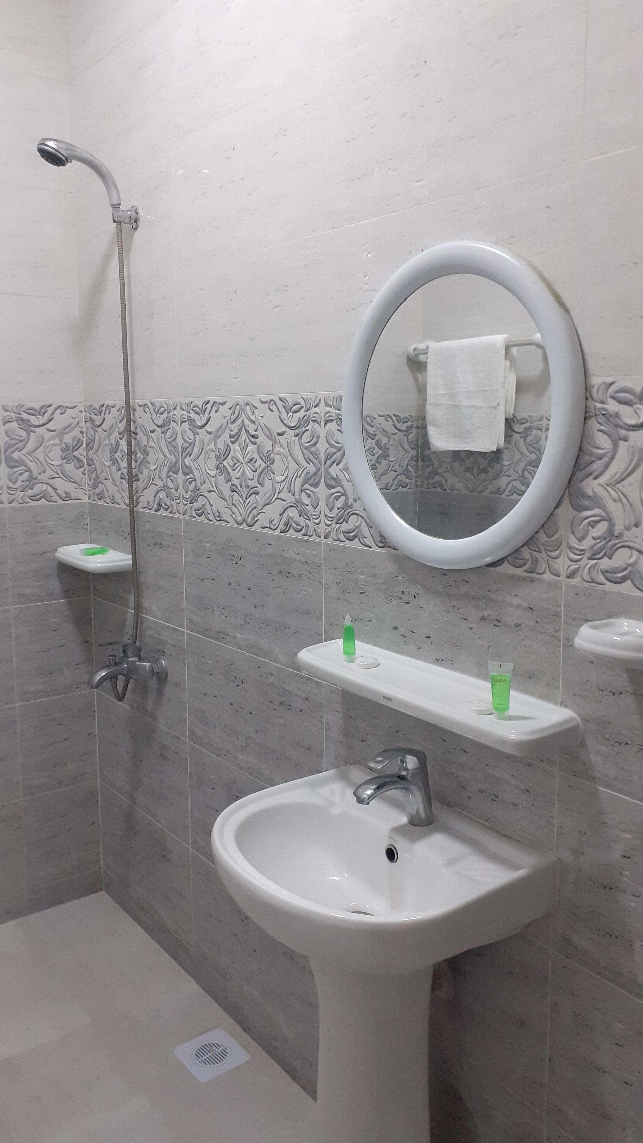 Douche, serviettes fournies
