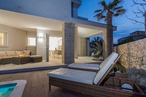 Luxury Villa White Rose with the Pool
