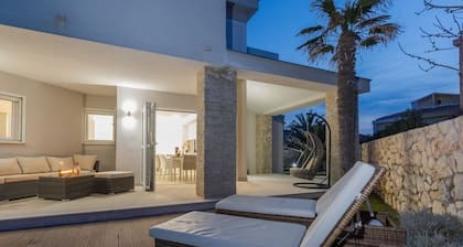 Luxury Villa White Rose with the Pool
