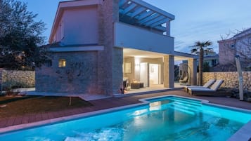 Seasonal outdoor pool, pool loungers