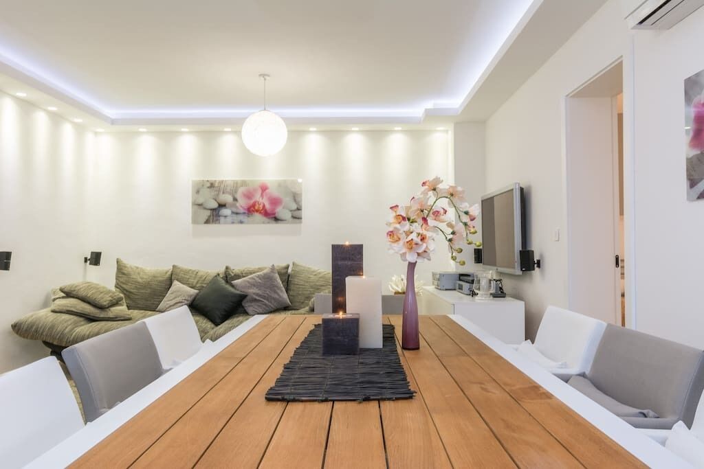 Deluxe-Villa | Essbereich im Zimmer