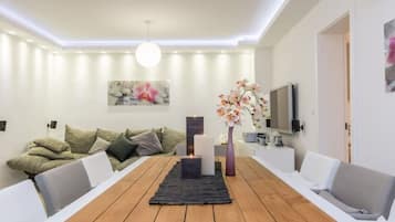 Deluxe Villa | In-room dining