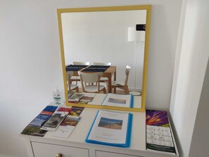Dining - 3-room apartment near Juan beaches with parking (Antibes)
