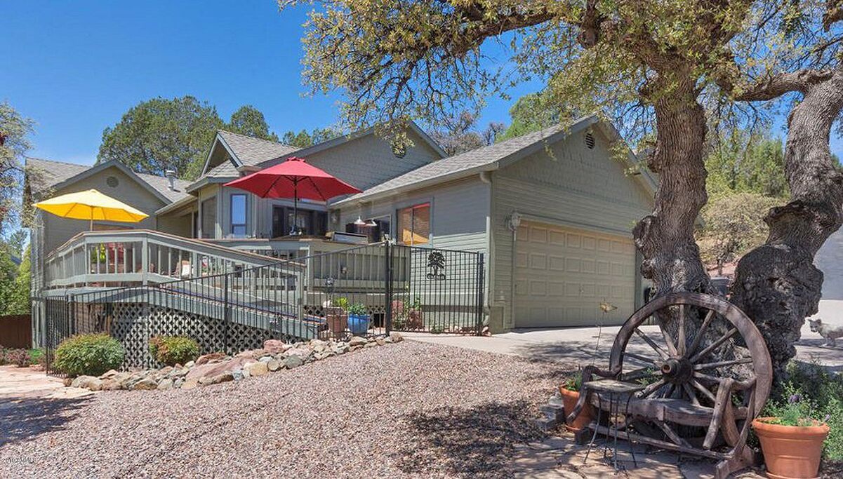Secluded home by the golf course, surrounded by nature