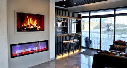 Fly And Stay Airport Hotel