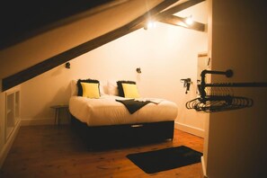 2 bedrooms, WiFi, bed sheets - Games and Movies Lounge 7 Bed City Centre Apartment (Newcastle upon Tyne)