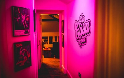 Games and Movies Lounge 7 Bed City Centre Apartment