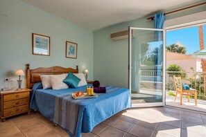 4 bedrooms, in-room safe, iron/ironing board, free WiFi