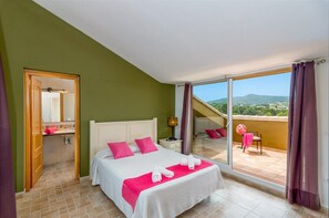 3 bedrooms, iron/ironing board, free WiFi
