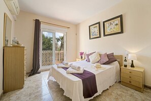 5 bedrooms, in-room safe, iron/ironing board, free WiFi