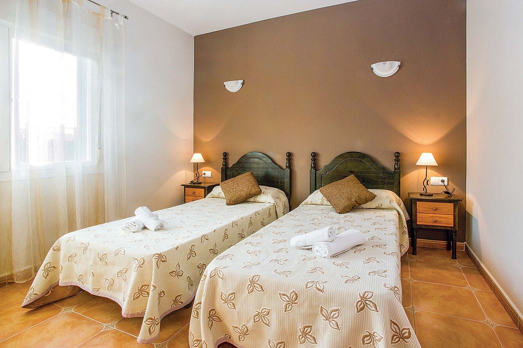 2 habitaciones, tabla de planchar con plancha y wifi gratis 