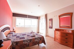 5 bedrooms, iron/ironing board, free WiFi