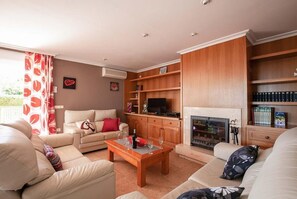 Unclassified image, 4 of 26, button