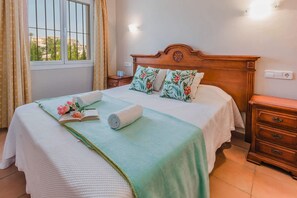 1 bedroom, in-room safe, iron/ironing board, free WiFi