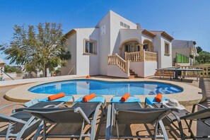 Unclassified image, 3 of 19, button