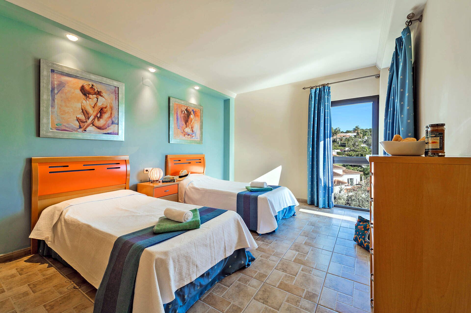 6 室のベッドルーム、アイロン / アイロン台、WiFi (無料)