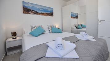4 bedrooms, in-room safe, iron/ironing board, free WiFi
