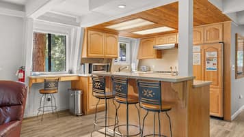 冰箱、微波炉、烤箱、炉灶