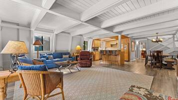 电视、壁炉、DVD 播放器、桌上足球