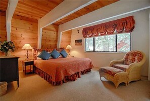 4 soverom, skrivebord, strykejern/-brett og wi-fi (inkludert)