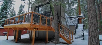 Chalet with Large Deck, Ping Pong Table, Spacious Bunk Room