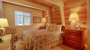 4 bedrooms, desk, iron/ironing board, free WiFi