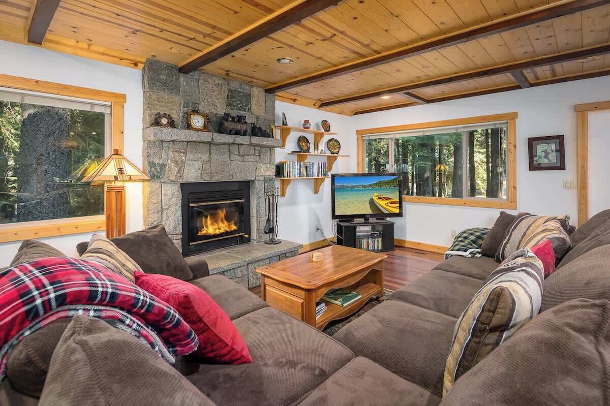 Smart TV, fireplace, DVD player, books