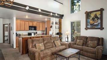 Smart TV, fireplace, DVD player, ping pong