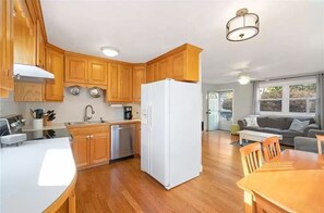 Private kitchen - Juniper Retreat (South Kingstown)
