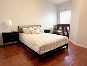 4 bedrooms, desk, iron/ironing board, free WiFi