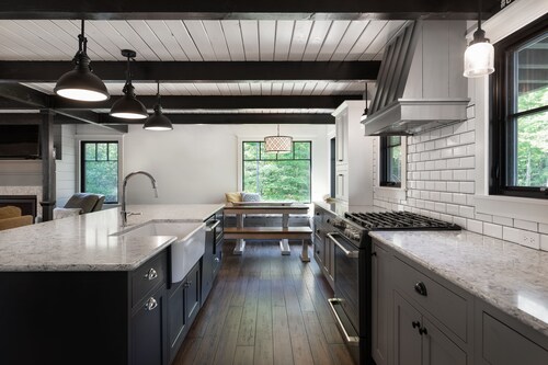 Idyllic Mountain and Lake Getaway