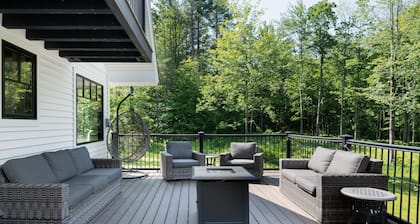 Idyllic Mountain and Lake Getaway