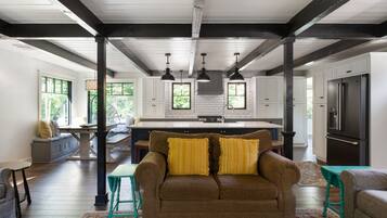 Smart TV, fireplace, table tennis, printers