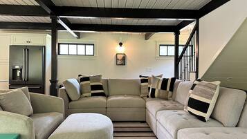 Smart TV, fireplace, table tennis, printers