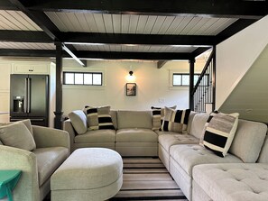 Smart TV, fireplace, ping pong, printers