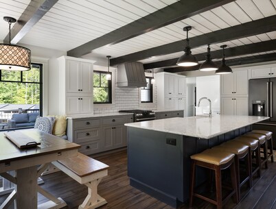 Idyllic Mountain and Lake Getaway