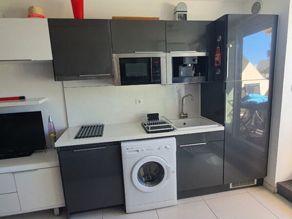 Fridge, microwave, dishwasher