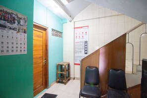 Interior - OYO 3707 Halona Guesthouse (Depok)